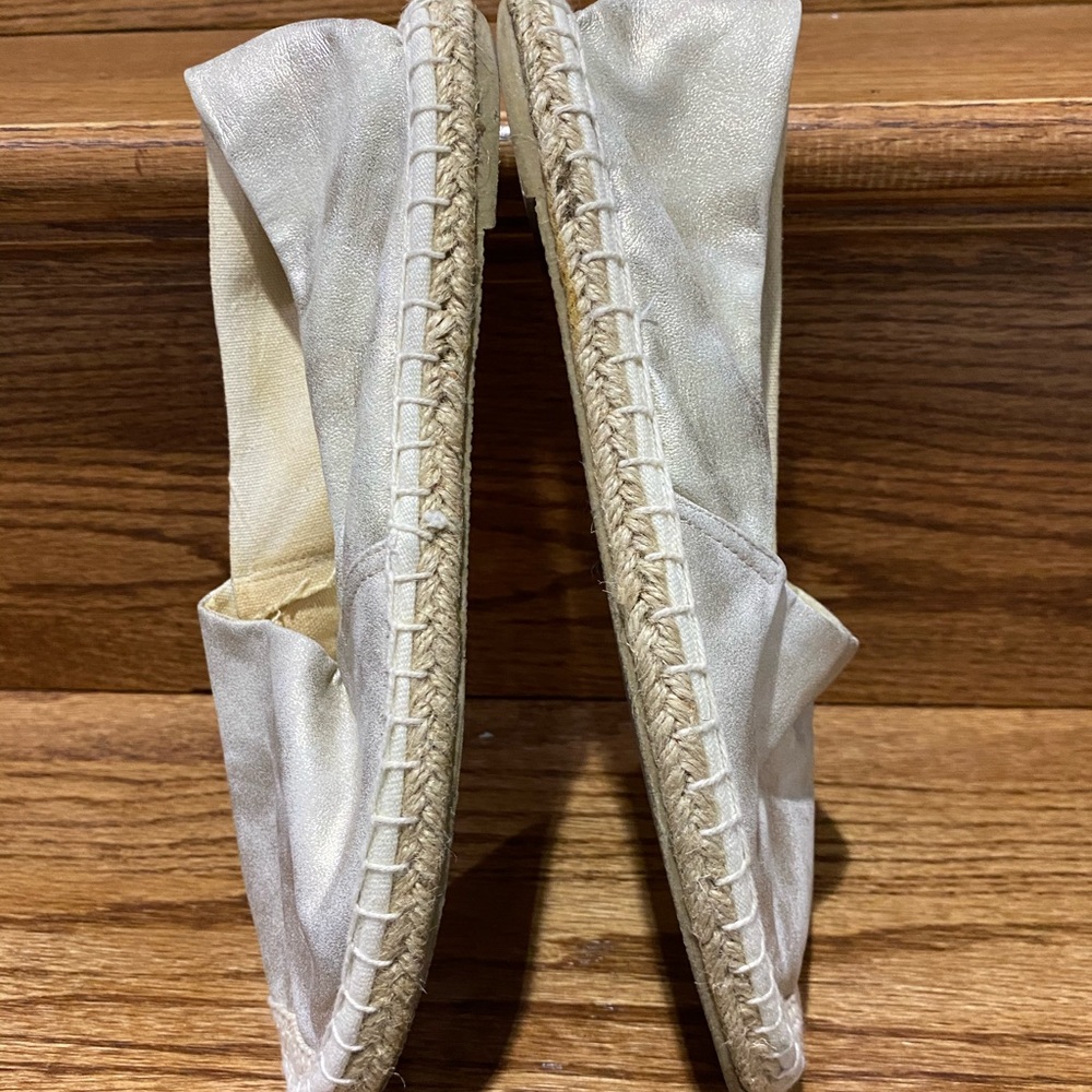 Francesca’s Metallic beige espadrilles slippers